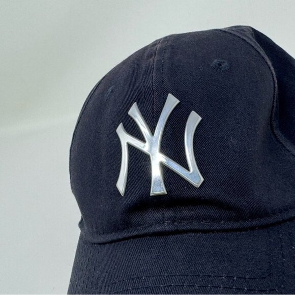 New york yankees new era 9TWENTY navy hat Silver metallic look logo rare main image 8